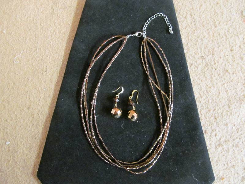 lot 142 image: Costume Jewelry