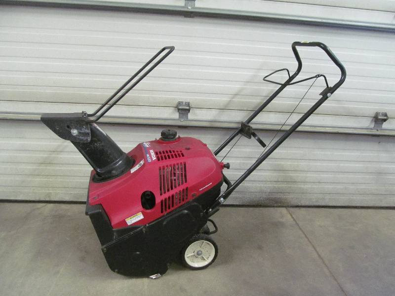 lot 163 image: Snow Thrower