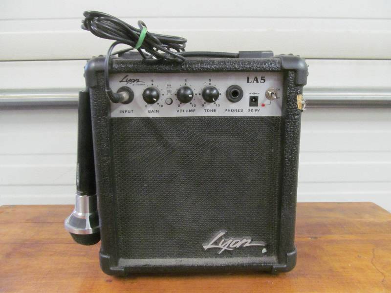 lot 180 image: Amplifier