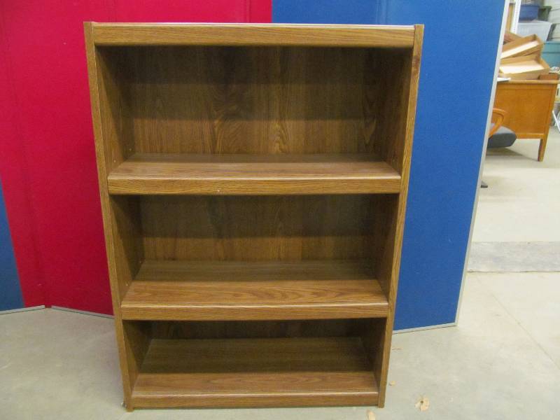 lot 194 image: Book Shelf
