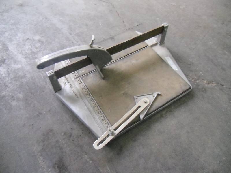 Tile cutter