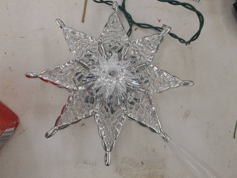 lot 20 image: HOME ACCENTS HOLIDAY 8 INCH ACRYLIC TREE TOPPER STAR