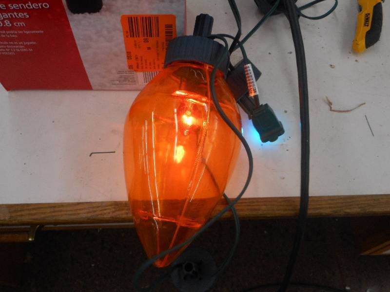 lot 30 image: HOME ACCENTS HOLIDAY 5 PIECE 20 INCH GIANT PATHWAY LIGHTS