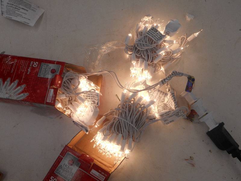 lot 35 image: 3 BOXES OF CHRISTMAS LIGHTS