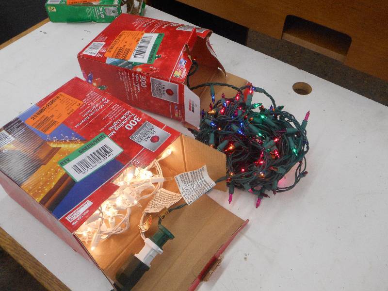 lot 49 image: 2 BOXES OF CHRISTMAS LIGHTS