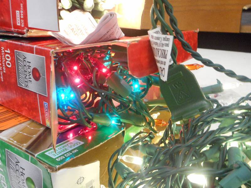 lot 52 image: LOT OF 320 CHRISTMAS LIGHTS