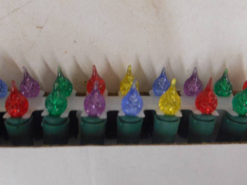 lot 53 image: MARTHA STEWART LIVING 50 LED TWINKLING TEARDROP LIJGTS