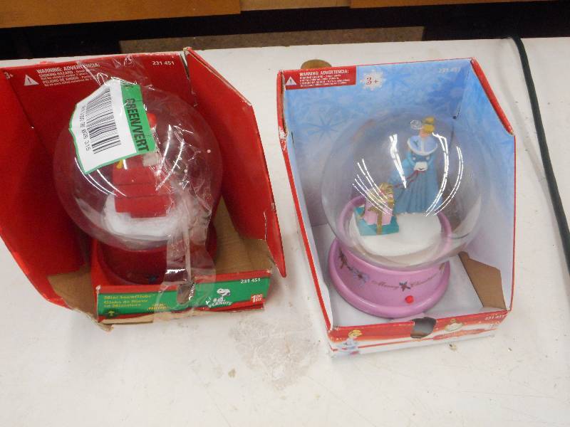 lot 56 image: 4 CHRISTMAS ORNAMENTS