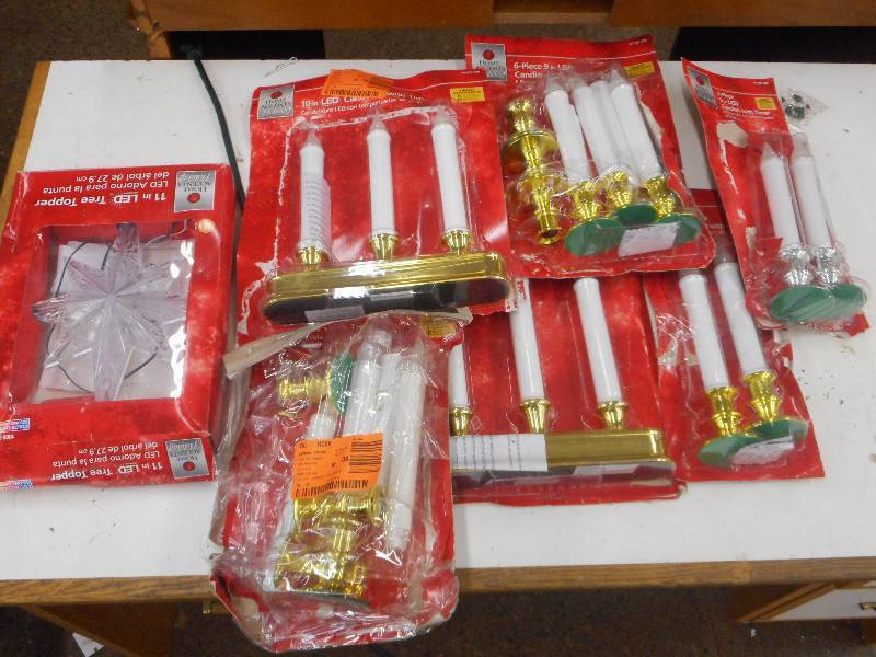 lot 64 image: RANDOM ASSORTMENT OF CHRISTMAS ORNAMENTS