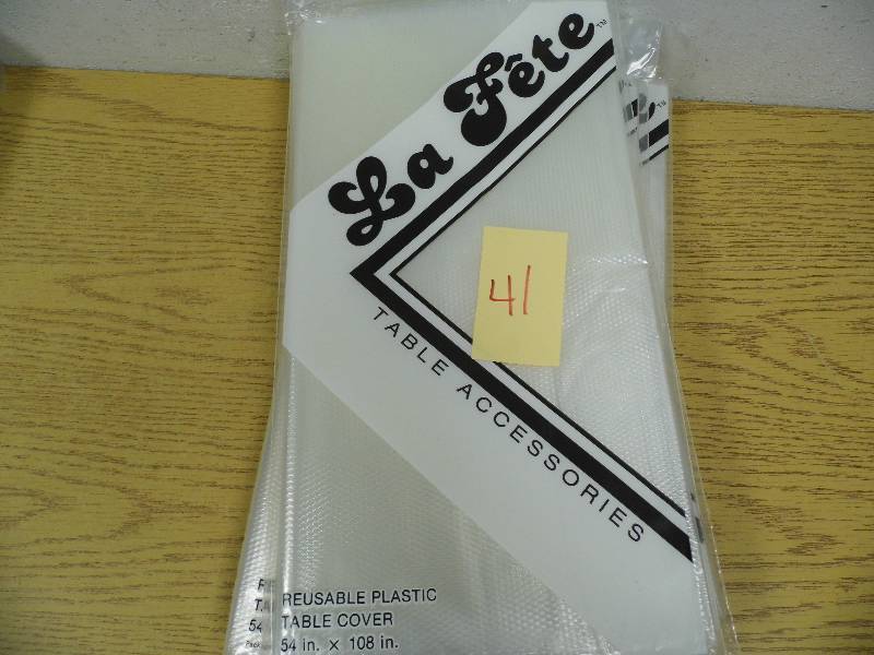 10 Reusable Plastic Table Covers