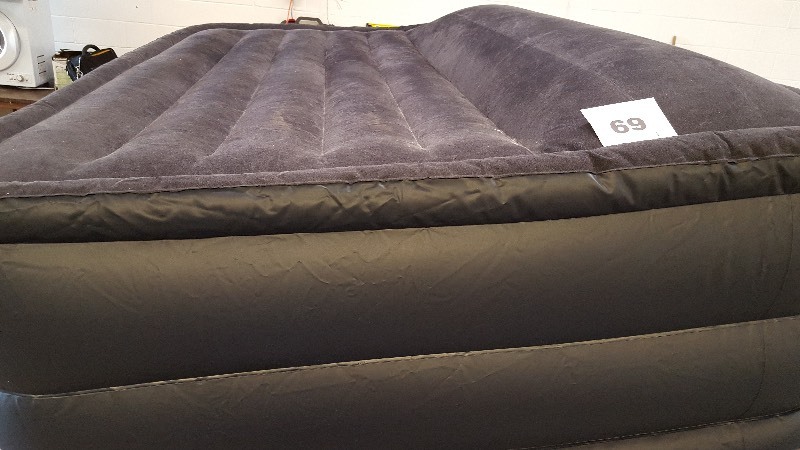 lot 69 image: Intex Pillow Rest Queen Airbed