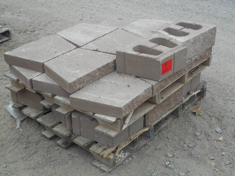 (1) Pallet Of Retaining Wall Block ...