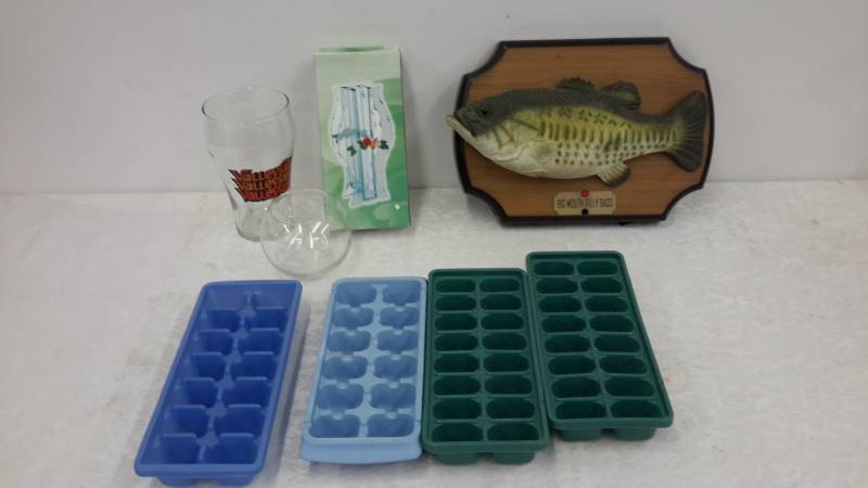 Big Mouth Billy Bass, icetrays, Vase in box