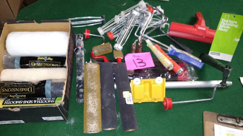 lot 13 image: Lot of paint supplies