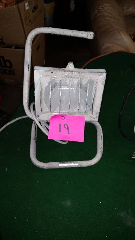 lot 19 image: work light