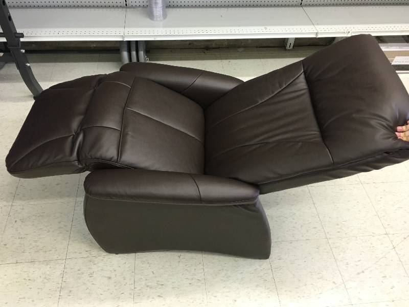 Southern Enterprises Zero Gravity Recliner retail $799