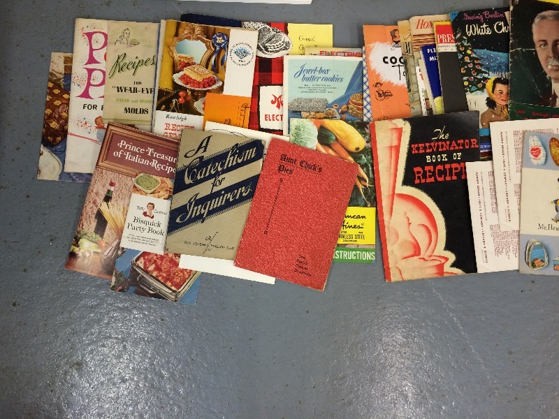 lot 13 image: Assorted collection of vintage items, books, receipts