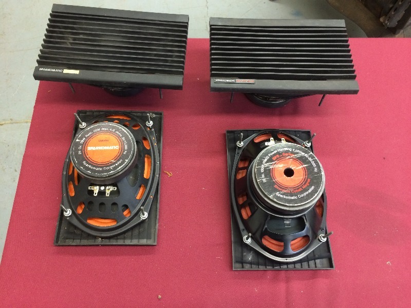 lot 29 image: Sparkomatic 100 watt SPX Series Speakers  Lot of 4