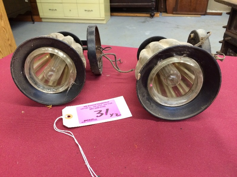 lot 31 image: Vintage Side lights - looks to be for outside   Lot of 2   interestingly cool