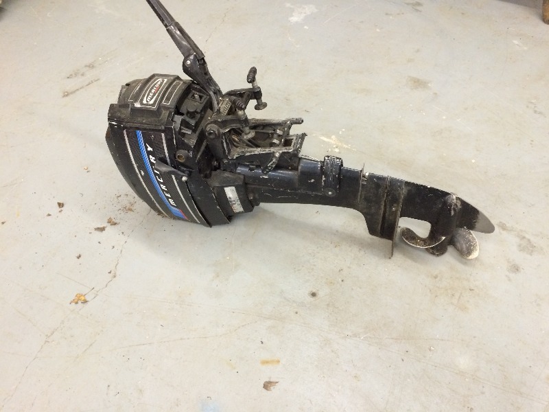 lot 36 image: Mercury Outboard Motor 7.5 hp  Been stored and has not run used for two years