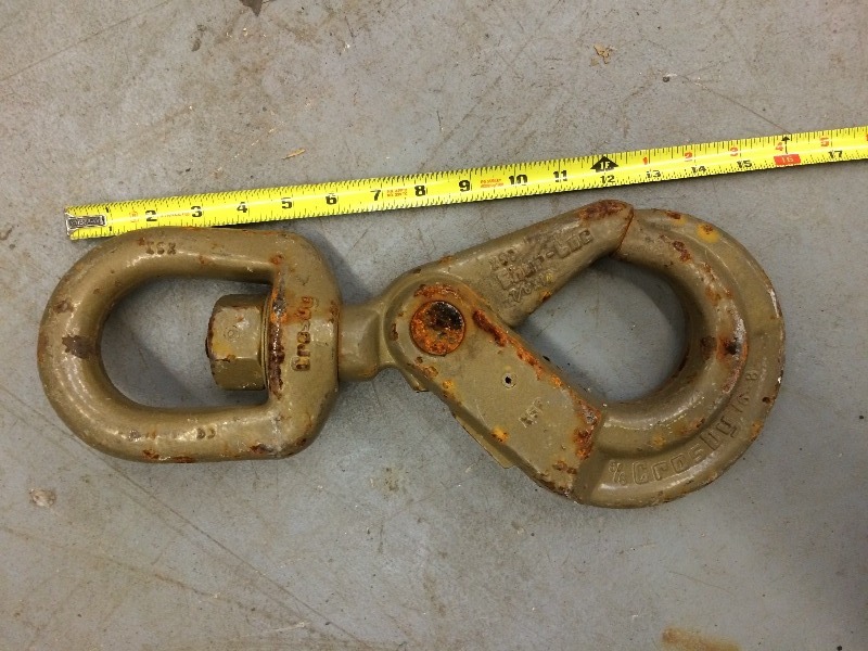 lot 50 image: Large Rigging Swivel  Hook