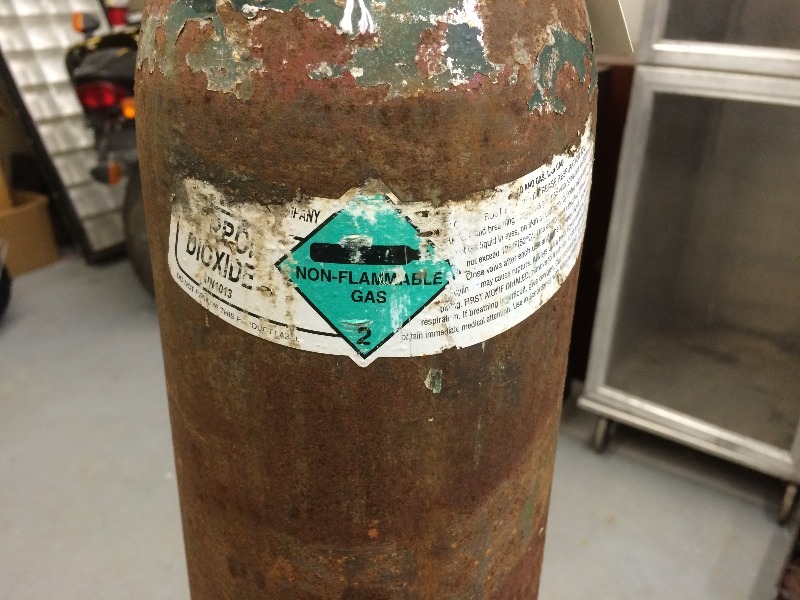 lot 55 image: Carbon Dioxide CO2 Tank - stands 49 tall x approx. 5 Diameter  does have some gas in the tank
