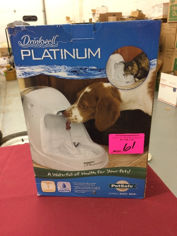 lot 61 image: Pet Drink well - new in the box