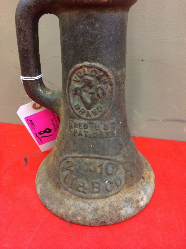 lot 81 image: Vintage - Large Screw Jack