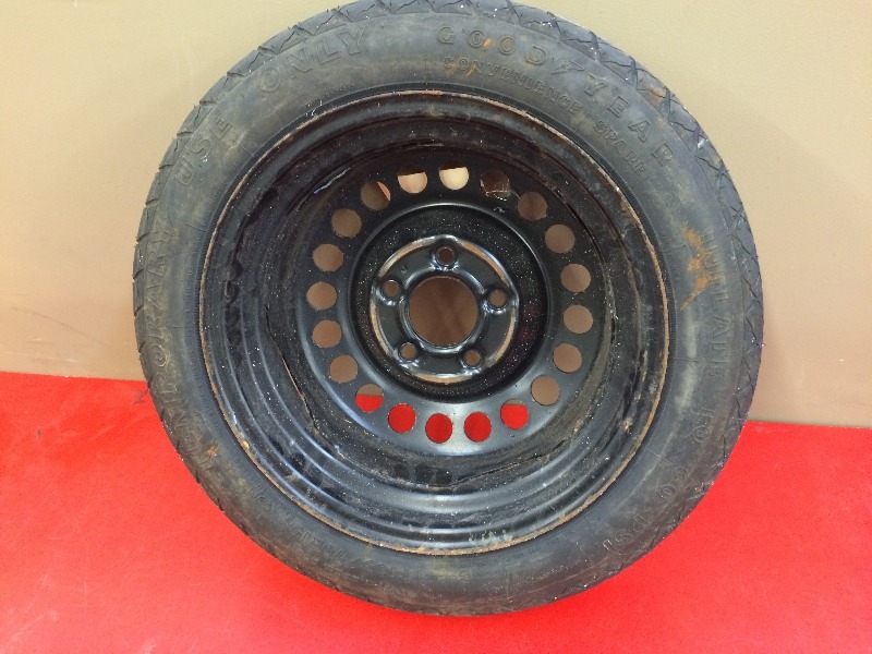 lot 82 image: Pontiac Donut Spare Tire  5 bolt   T135  70R15 good thread