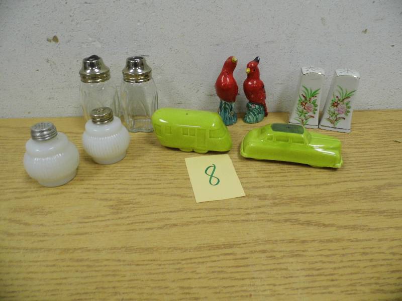 Salt & Peper Shakers