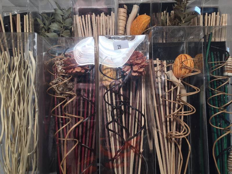 DECORATIVE REEDS