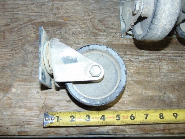 lot 43 image: (8) 5 Caster Wheels