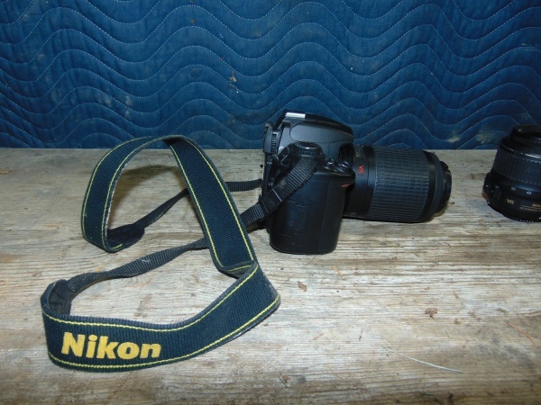 lot 72 image: Nikon Camera with Cords and Extra Lense