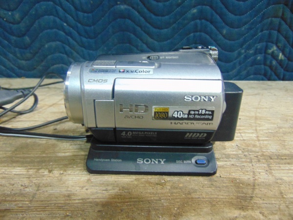 lot 71 image: Sony Video Camera with Charge and Dock