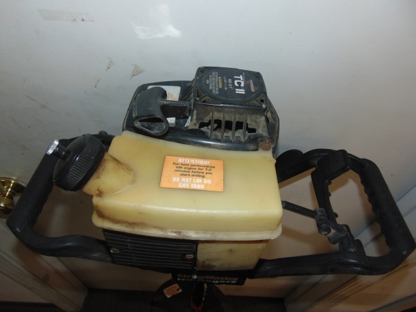lot 77 image: 10 Strike Master Mag 2000 Ice Auger