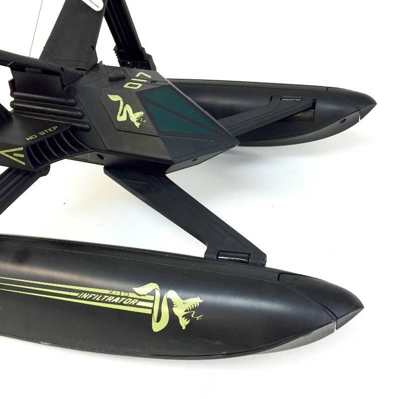 lot 8 image: Radio Control Shadow Shifter Transforming Stealth Ship -- Assembled w Controller 