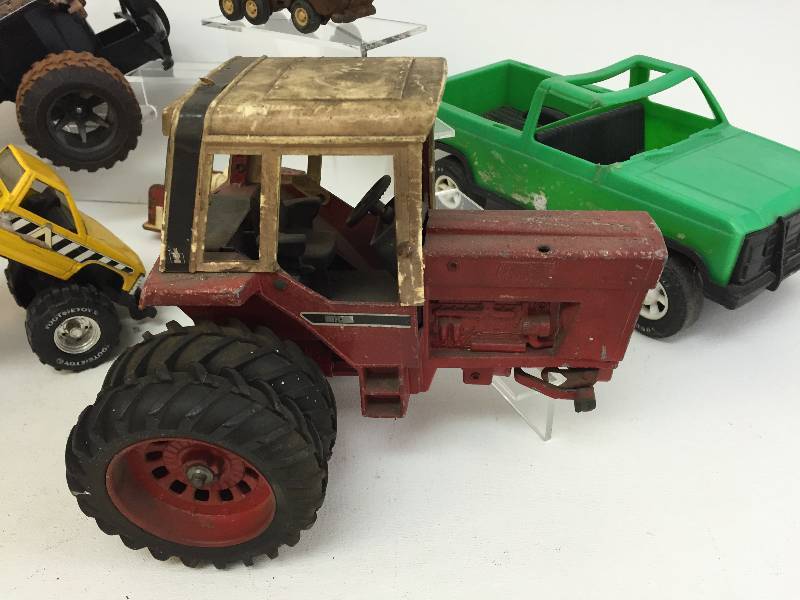 lot 32 image: Lot of Tow Trucks Nylint, & Others