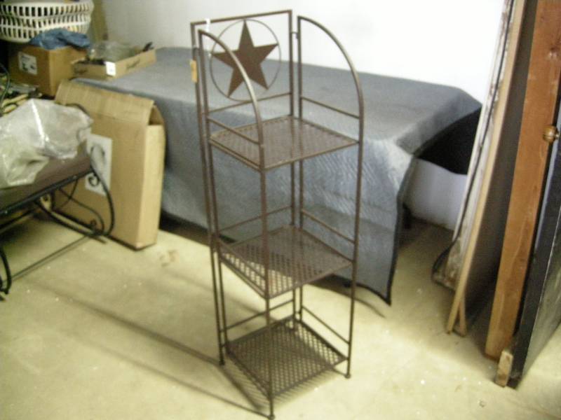 Metal 3 Tier Linen Shelf