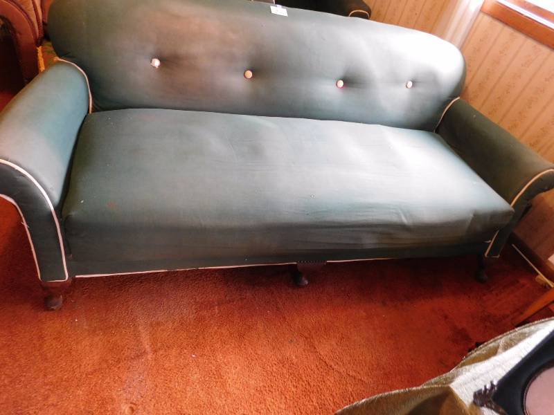 lot 8 image: green canvas sofa good sturdy condition