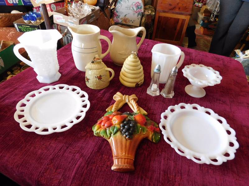 lot 23 image: milk glass, ceramics and plaster art decor items see photos