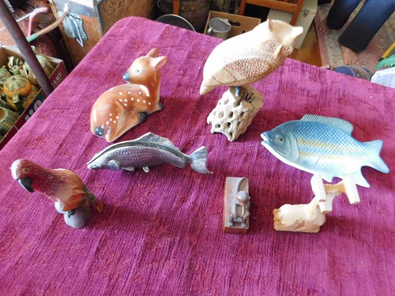 lot 30 image: lot of brightly colored bird themed decorative items