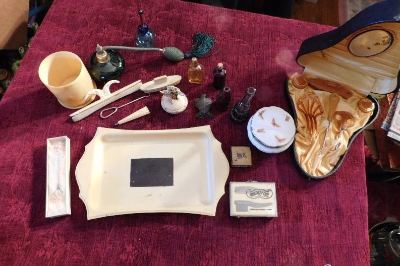 lot 38 image: lot of vintage manicure items with case mini bottles and dresser items
