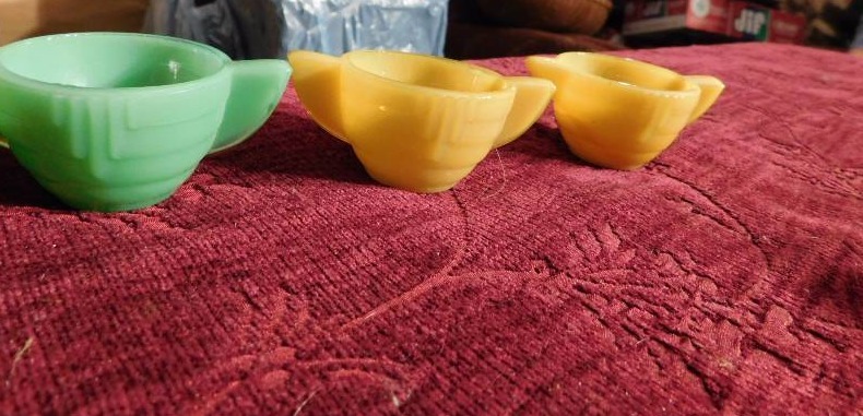 lot 58 image: several pieces on mini dinner ware plates cups cream and sugar