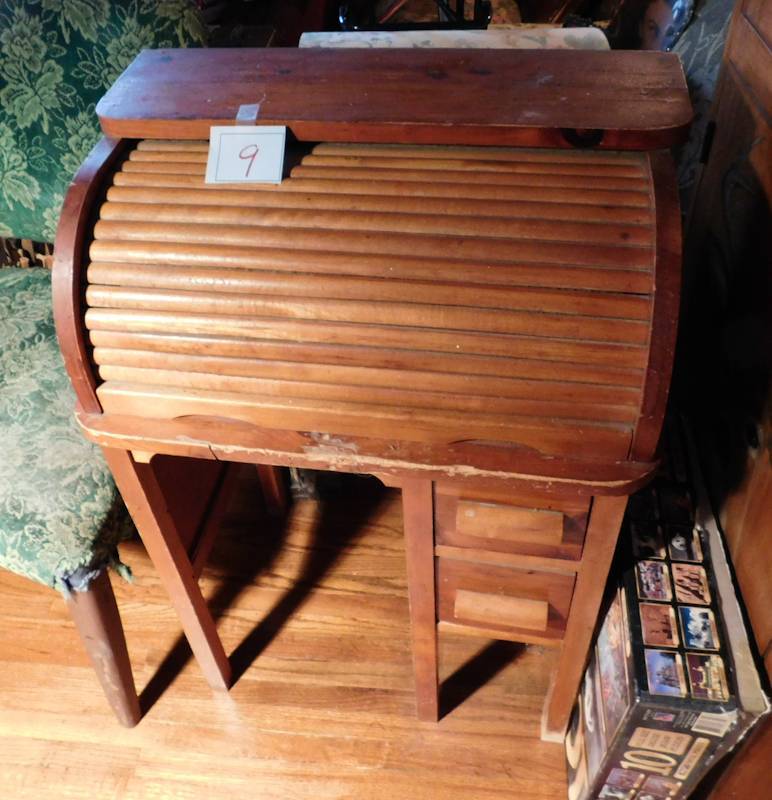 lot 9 image: vintage child size roll top desk