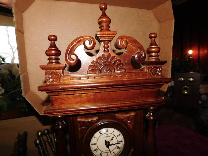 lot 17 image: Wood Carved Camelot Mantle Clock Holder Made in Thailand Battery Operated