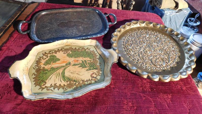 lot 69 image: 3 decorative serving trays