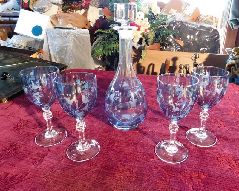 lot 72 image: large blue floral decanter and 4 matching glasses unmarked