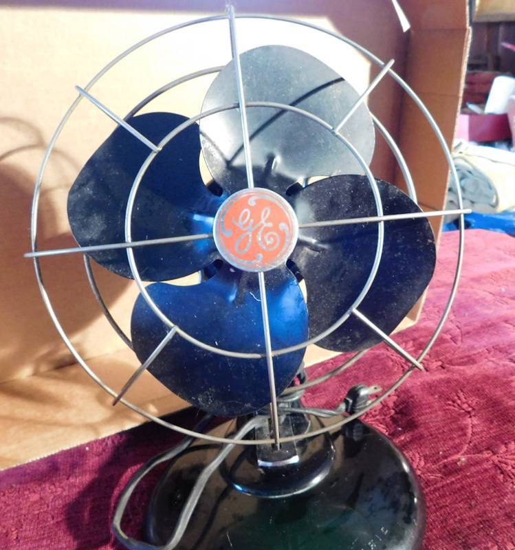 lot 81 image: vintage GE Metal Fan