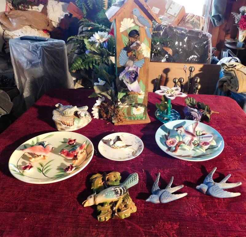 lot 82 image: lot of bird themed items plates figurines and more