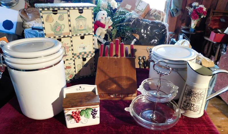 lot 85 image: kitchen items containers organizers knife set and more